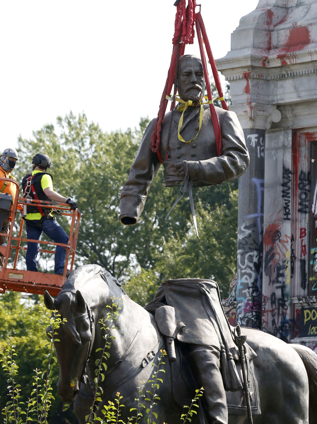 Robert E. Lee statue
